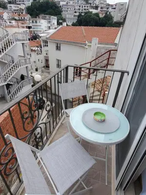a balcony with a table and chairs on a balcony at Apartmani Liki in Ulcinj
