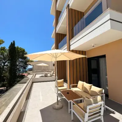 Square Residence & Pool