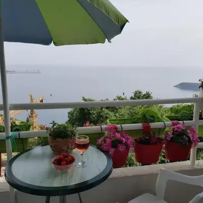 The rising sun-Stylish Sea View Apartment