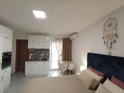 a small bedroom with a bed and a kitchen at Студия для отдыха или проживания in Dobra Voda