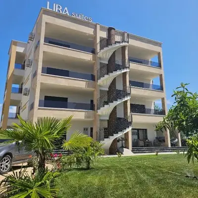 Lira Suites