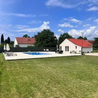 Pool & River House - Lazara