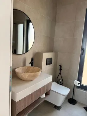 a bathroom with a bowl sink and a mirror at Sunny&calmhouse in Bar