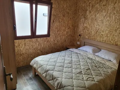 a bedroom with a bed and a window in it at Bungalovi Arabela in Utjeha