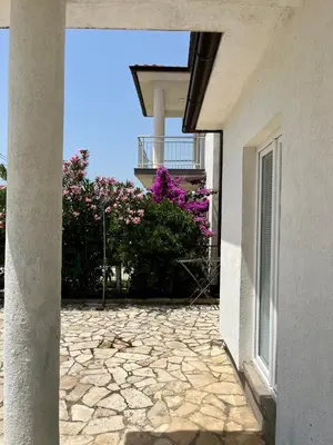 an open doorway to a building with pink flowers at Hida Ile apartments in Ulcinj