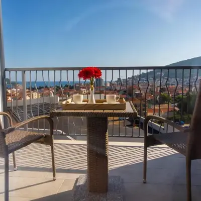 Rooftop Apartments & Rooms