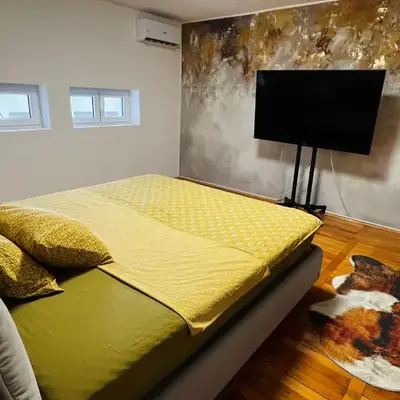 City Center Square DeLuxe Nest