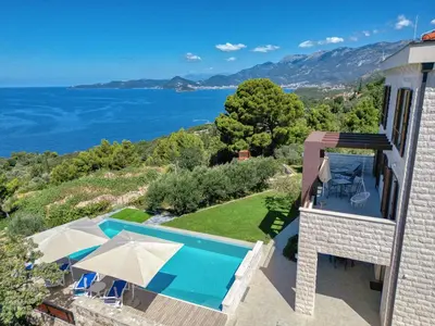 an aerial view of a villa with a swimming pool at Vila Aria vista in Petrovac na Moru