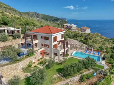 an aerial view of a house with a swimming pool at Vila Aria vista in Petrovac na Moru