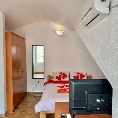 Homestay Mark - DOUBLE BED ROOM - shared bathroom