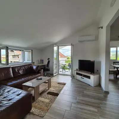 Peaceful 2BR Apt with Ultra-Fast WiFi
