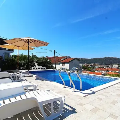 2bd Apt w Private Pool and City View 