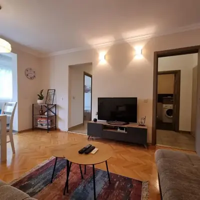 Cozy Central Apartment next to Bus and Train Station