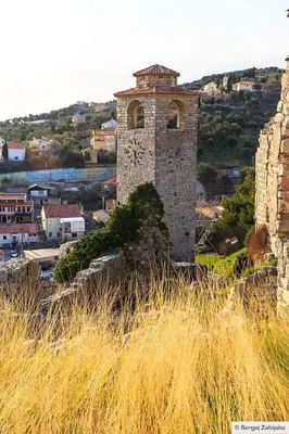 an old building sitting on top of a hill at Apartment Old Town Stari Bar in Bar