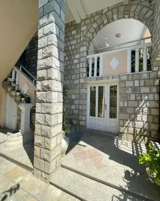an entry to a home with an archway at Apartments Moracanin in Sutomore