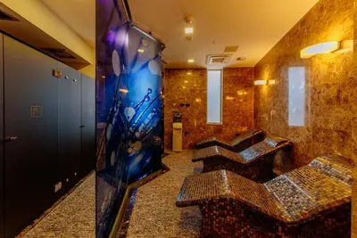 a waiting room with benches and a large tv at PREMIUM Tre canne apart 