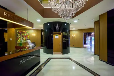 a large lobby with a chandelier in a building at PREMIUM Tre canne apart 