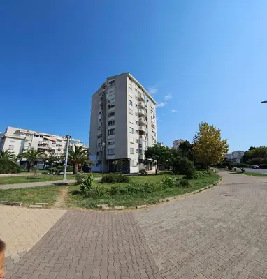 a tall building in the middle of a street at Appartment Belavista in Bar
