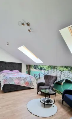a bedroom with a bed and a table at Nakiiii apartmanii in Podgorica