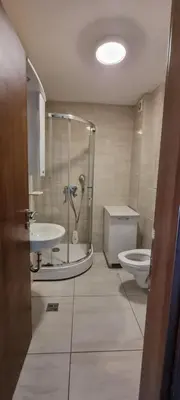 a bathroom with a shower and a toilet at Nakiiii apartmanii in Podgorica