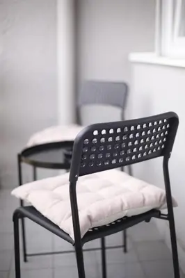 a black chair with a table and two chairs at City View Studio in Podgorica