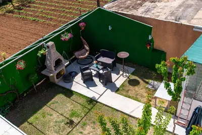 an overhead view of a backyard with a green wall at Vila apartment Astorija 2 in Podgorica