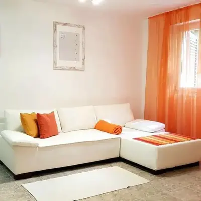 Apartment with a garden Petrovac