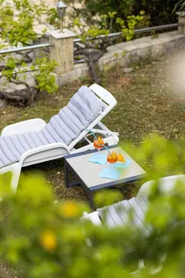 two lounge chairs and a table with a bowl of fruit at Villa Sea La vie in Utjeha