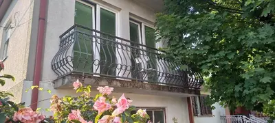 a balcony on the side of a building with pink flowers at Studio Nik in Cetinje
