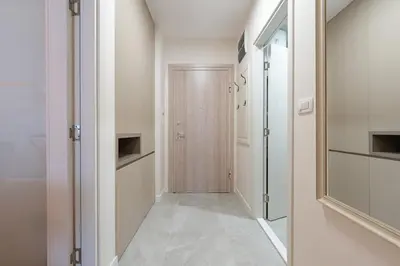 a hallway with a closet and a door in a room at Geppetto Apartment in Podgorica