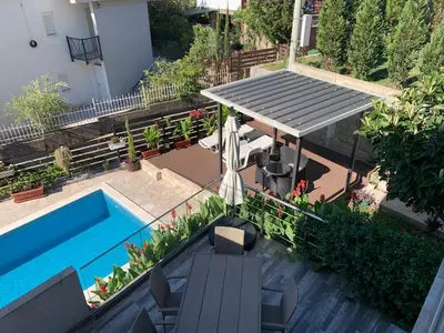 an overhead view of a backyard with a swimming pool and a table and umbrella at Villa DanDan Sutomore in Zagrađe