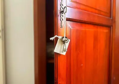 a door with a tag hanging off of it at Apartmani Suvodoli in Rvaši