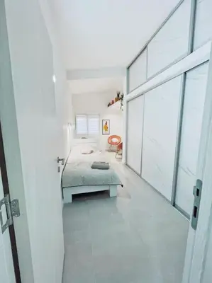 a white room with a bed and a window at Apartman DE LUX RADIVOJEVIĆ in Sutomore