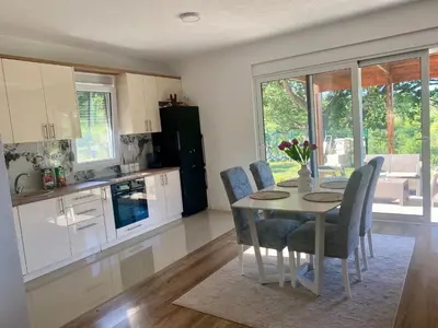 a kitchen and dining room with a table and chairs at Oak valley in Bar
