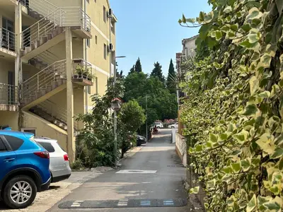 a street with cars parked on the side of a building at Apartment Saint Tropez Budva, Privatna garaža in Budva