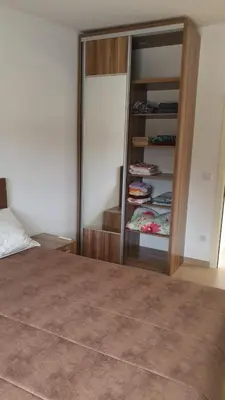 a bedroom with a closet with clothes in it at Liona in Sutomore