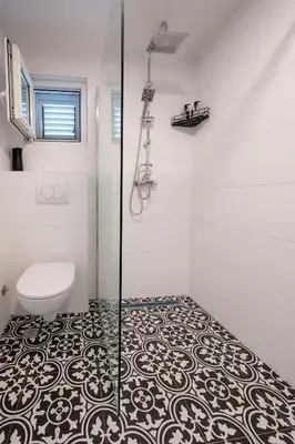a bathroom with a shower and a toilet at Appartement en Chêne in Kotor