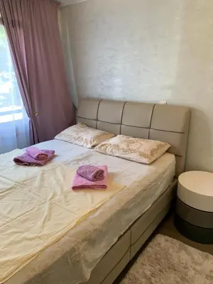 a bed with two pink towels on top of it at Njaro del mar 1 in Petrovac na Moru