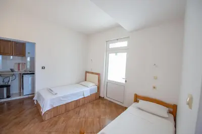 a small room with two beds and a kitchen at Lana Apartments Nr 3 in Ulcinj