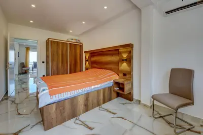 a bedroom with a bed and a chair in it at Hamburg in Utjeha