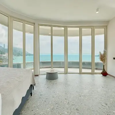 Панорамная квартира на первой линии моря Skyline Resort