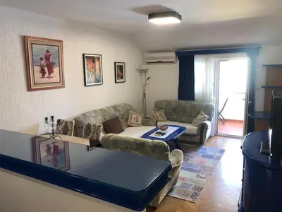 a living room with a couch and a table at Jednosoban apartman Anara Prijevor in Budva