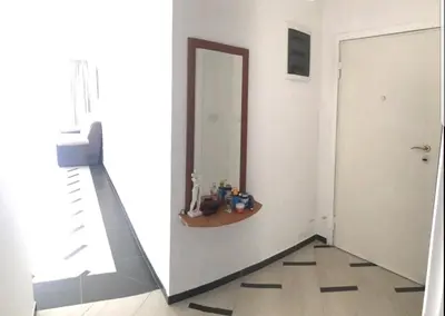 a hallway with a mirror on the wall at Jednosoban apartman Anara Prijevor in Budva