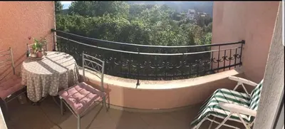 a balcony with a table and chairs and a window at Jednosoban apartman Anara Prijevor in Budva