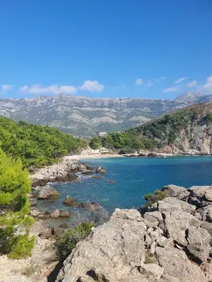 a view of a beach with rocks and water at Traumhafte Wohnung mit Meerblick in Sutomore in Sutomore