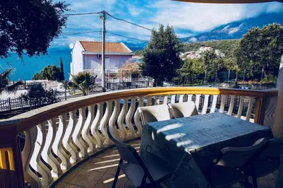a table and chairs on a balcony with a view at Villa Perla in Utjeha