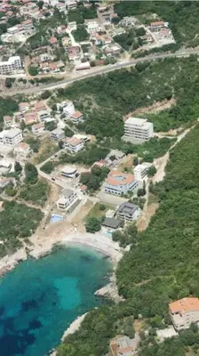 an aerial view of a beach with houses and the water at More i Vuk in Bar