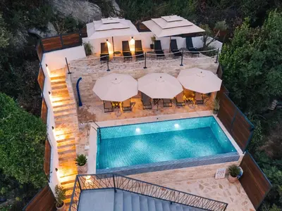 an overhead view of a swimming pool with umbrellas at Casa Bianca 1 in Ulcinj