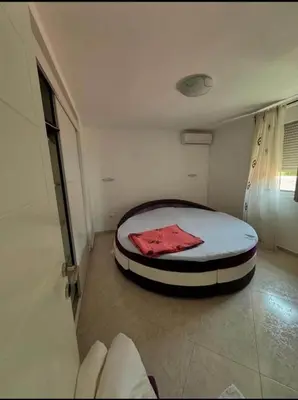 a room with a bed in the corner of a room at huzur ve güven in Podgorica