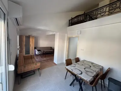 a dining room with a table and chairs in a room at Apartman Horizont in Petrovac na Moru